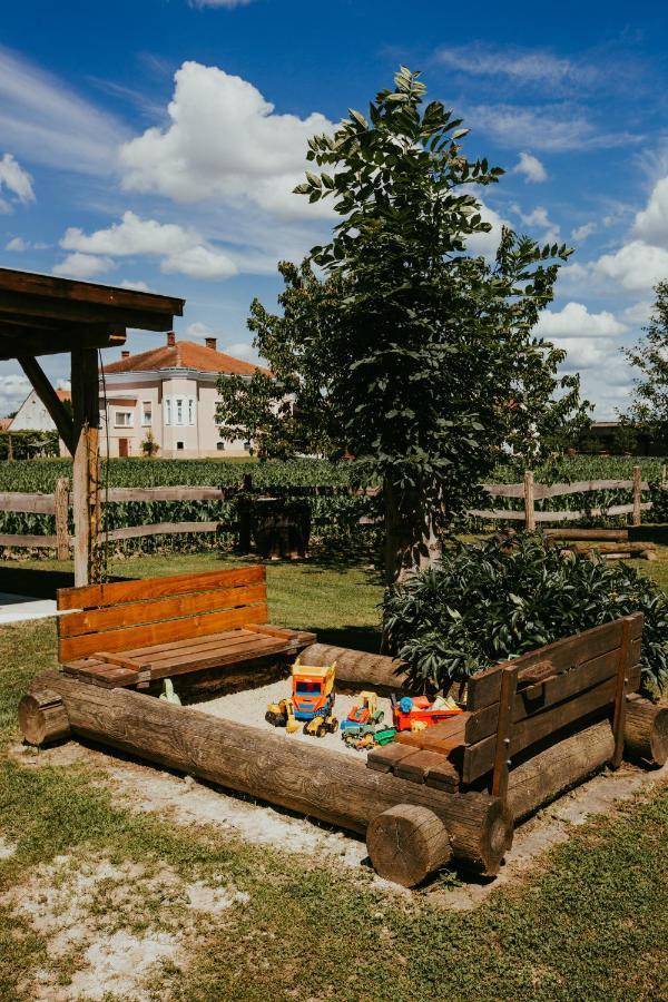 Treehouse Drevesna Hiska Strkovo Gnezdo Ranc Jures Ξενοδοχείο Ljutomer Εξωτερικό φωτογραφία